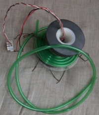 Cel� p��stroj, ov�em pat�� k tomu je�t� vzduchovac� motorek