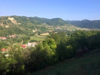 Pohled na pyramidu mesice od pyramidy slunce