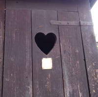 Dve�e na latr�nu