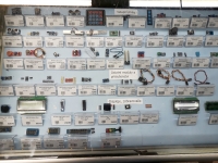 Jeden z pult� v GM Electronics - Moduly