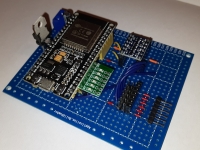 Z�kladn� deska s ESP-32 a s p�evodn�kem �rovn� 3,3V vs. 5V (pro I2C)